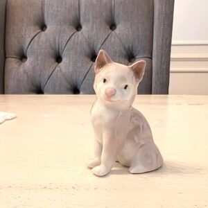 Lladro Handcrafted Miniature Kitten figurine in Cream and Tan